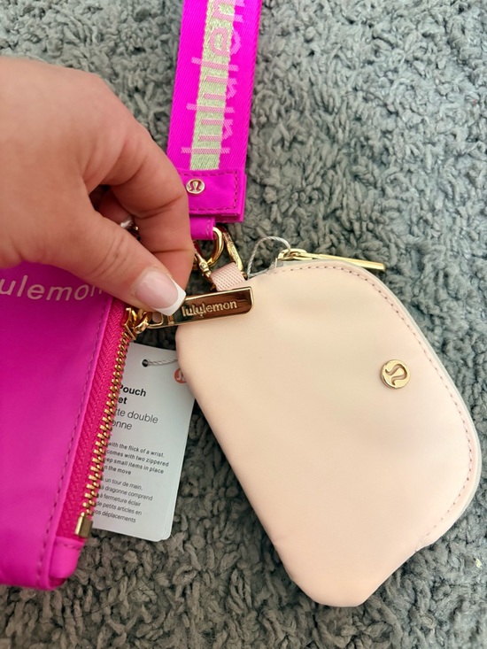 Lululemon Dual Pouch Wristlet wallet keychain pink !!! - Picture 3 of 5